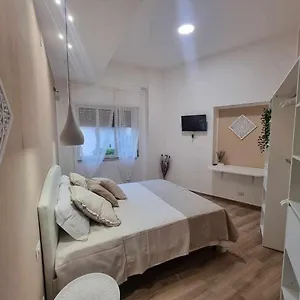 https://laura-in-centro.sicilyhotelsitaly.net