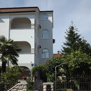 https://apartments-slisko.in-istria.net