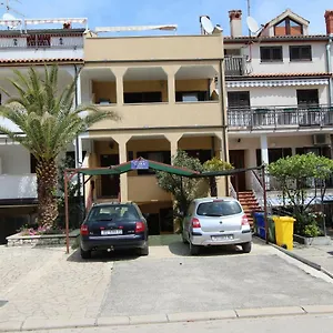 https://apartments-lora-rovinj.in-istria.net